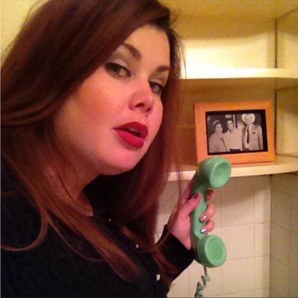 Meet your Posher, Averill - Picture 1 of 8